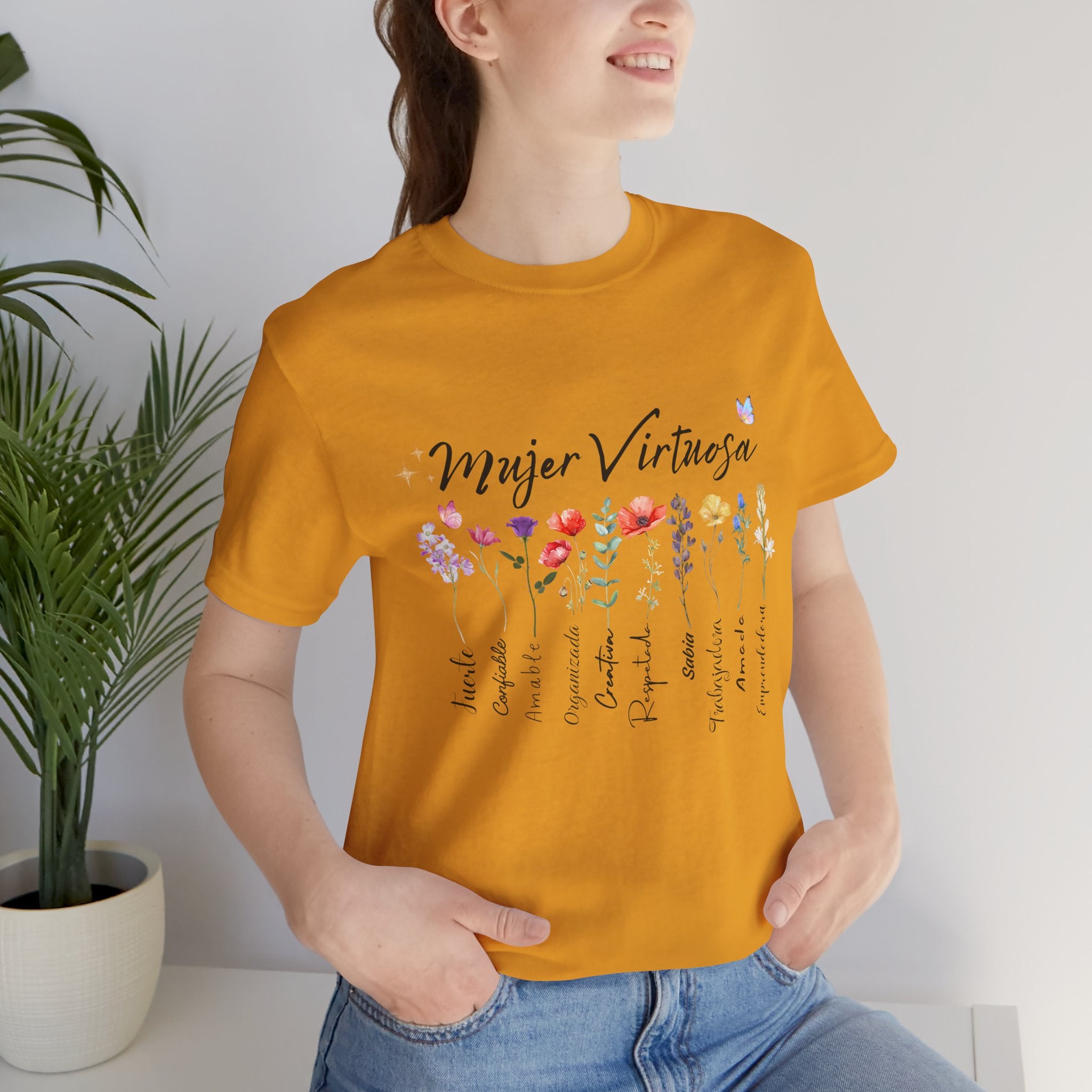 Mujer Virtuosa floral scripture tee | Spanish Bible verse women shirt