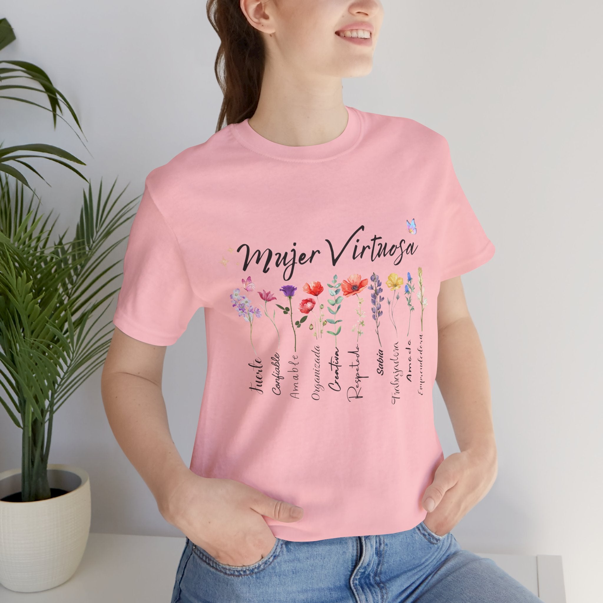 Mujer Virtuosa floral scripture tee | Spanish Bible verse women shirt