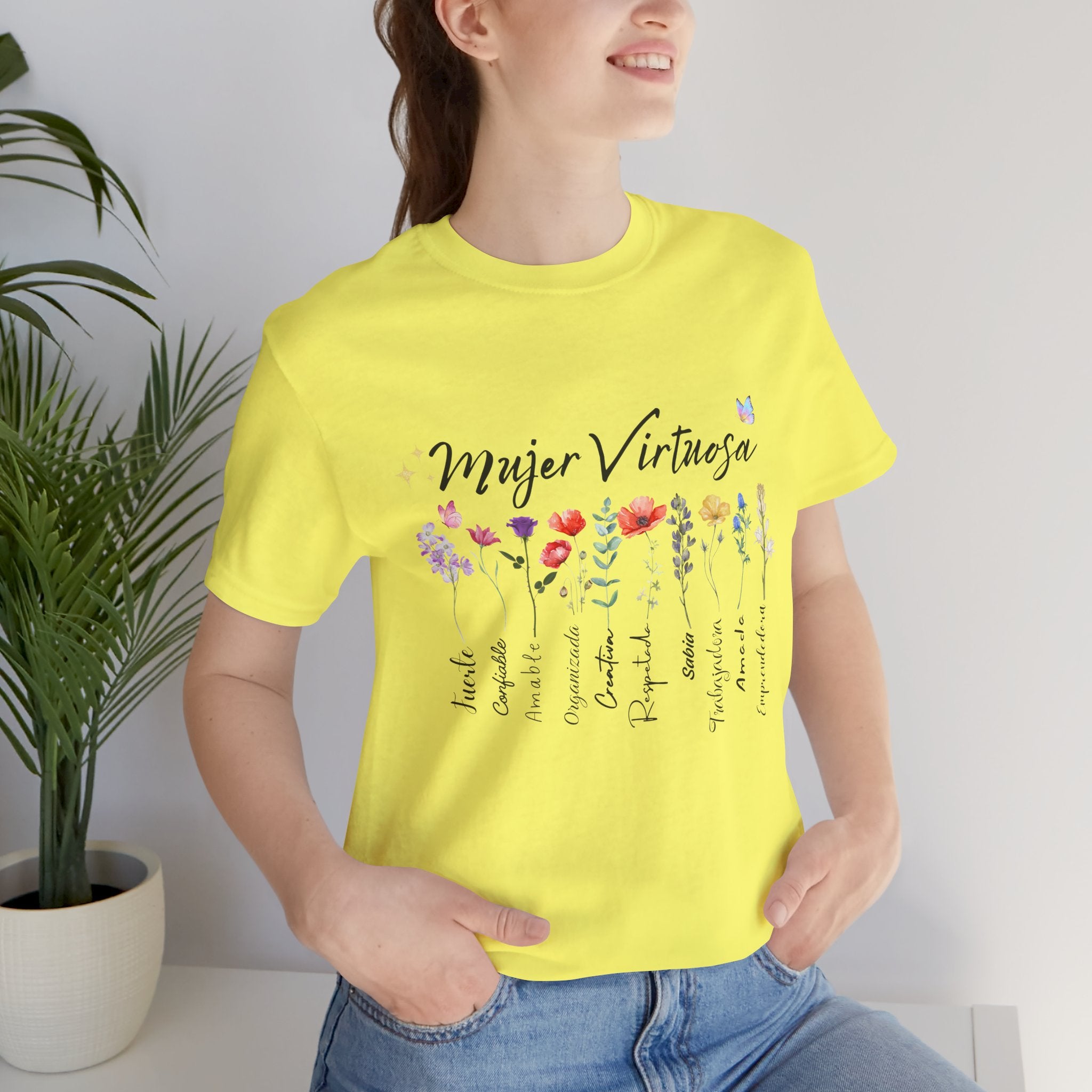 Mujer Virtuosa floral scripture tee | Spanish Bible verse women shirt